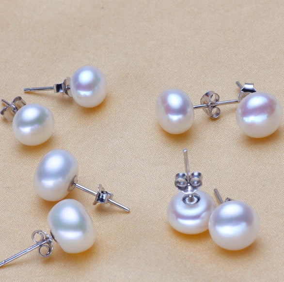 Classic pearl-style stud earrings