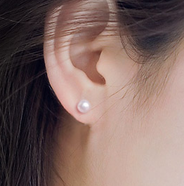 Classic pearl-style stud earrings